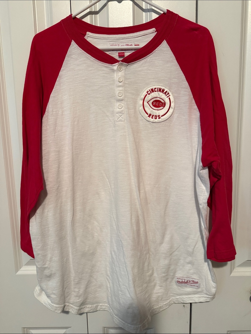Cincinnati Reda Mitchell & Ness White and Red Raglan Henley Long Sleeve
